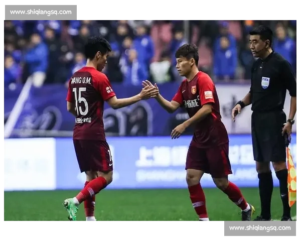 掌握赛场脉动深度解析足球战术与球队表现趋势